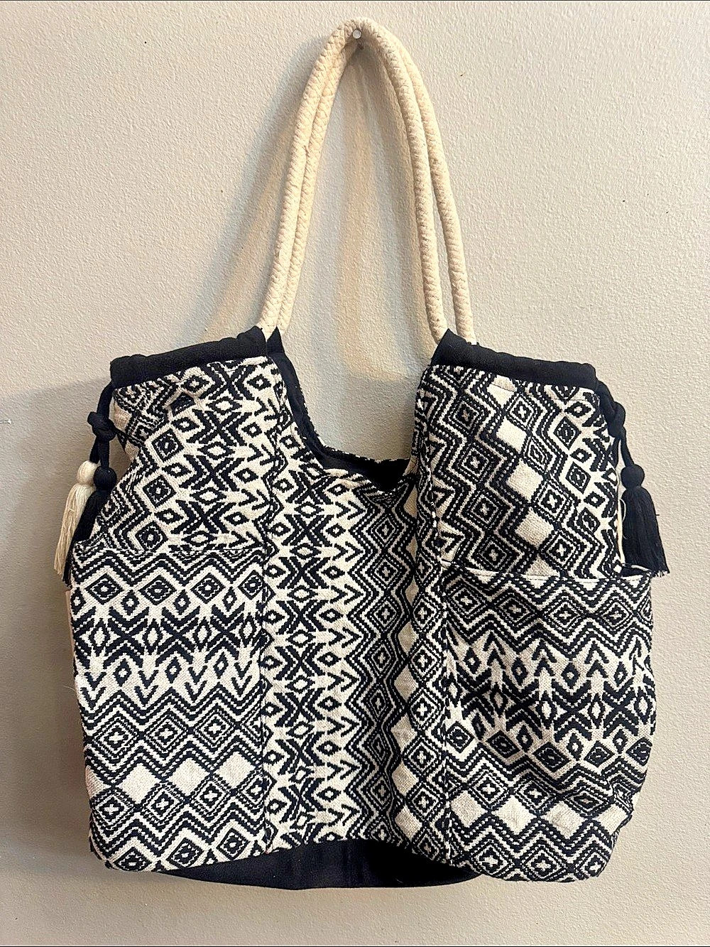 Geometric Tote in Black & Cream Like New